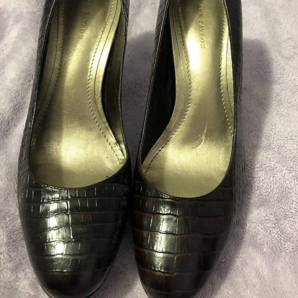 Ann Taylor brown croc pumps
